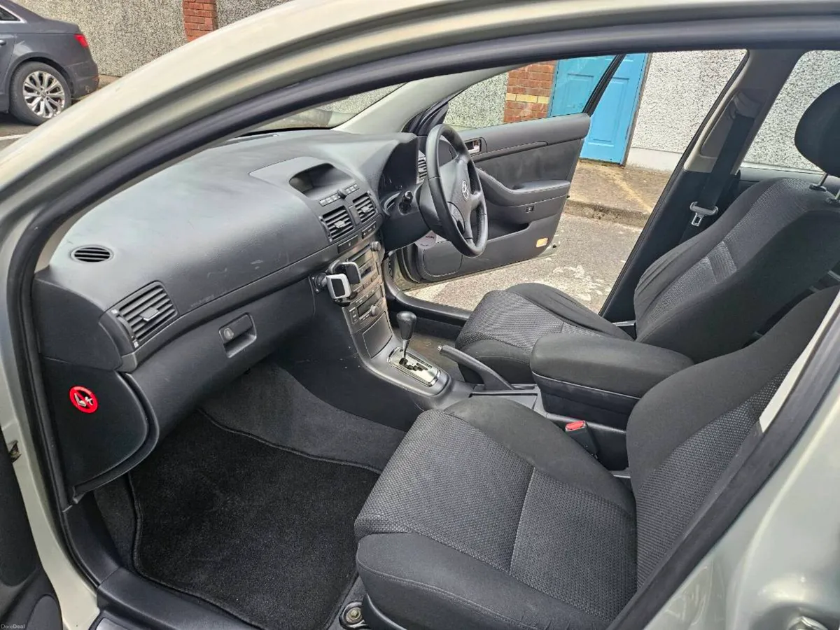 Toyota Avensis Automatic - Image 4