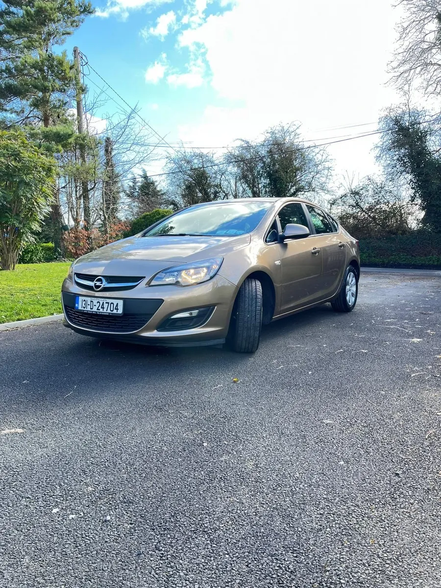 Opel Astra 2013 - Image 2