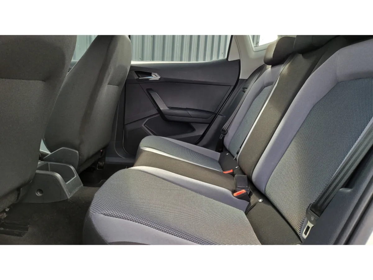 SEAT Arona SE 1.0TSI 115BHP- LOW MILEAGE-A/C- ALLO - Image 6