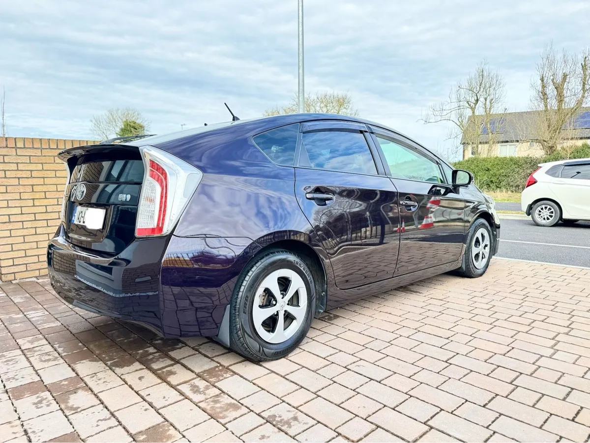 Toyota Prius - Image 4