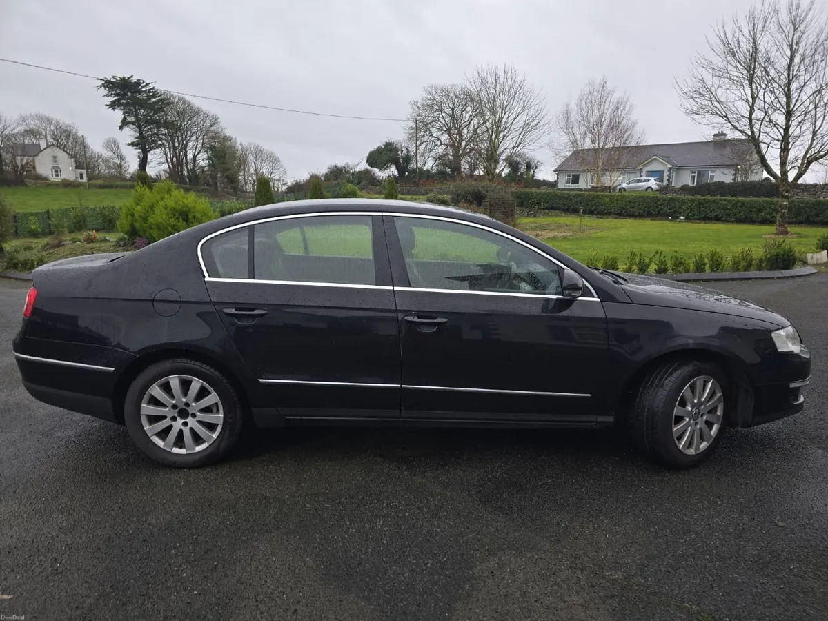 Volkswagen Passat 2008 - Image 2