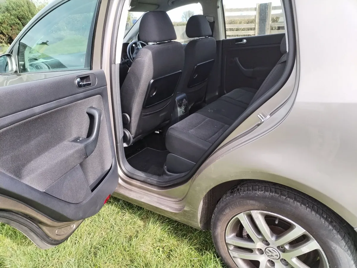 Volkswagen Golf 2010 - Image 4