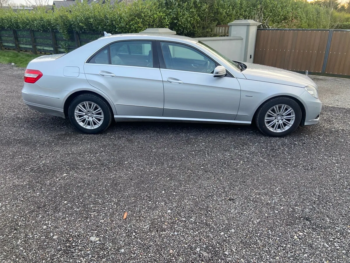 2010 MERCEDES BENZ E SERIES 200 CDI ELEGANCE - Image 2
