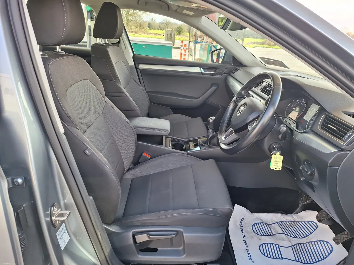 Skoda Superb 1.6 Tdi *Heated Seats/Sat Nav/Timing - Image 2