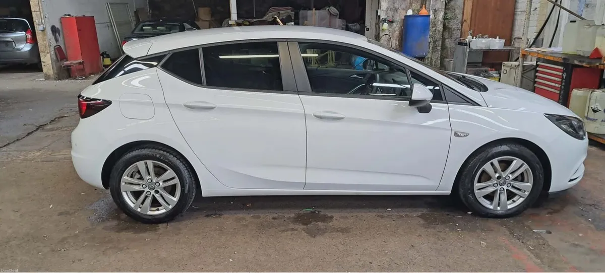 Opel astra low mileage nct 08/26 - Image 3