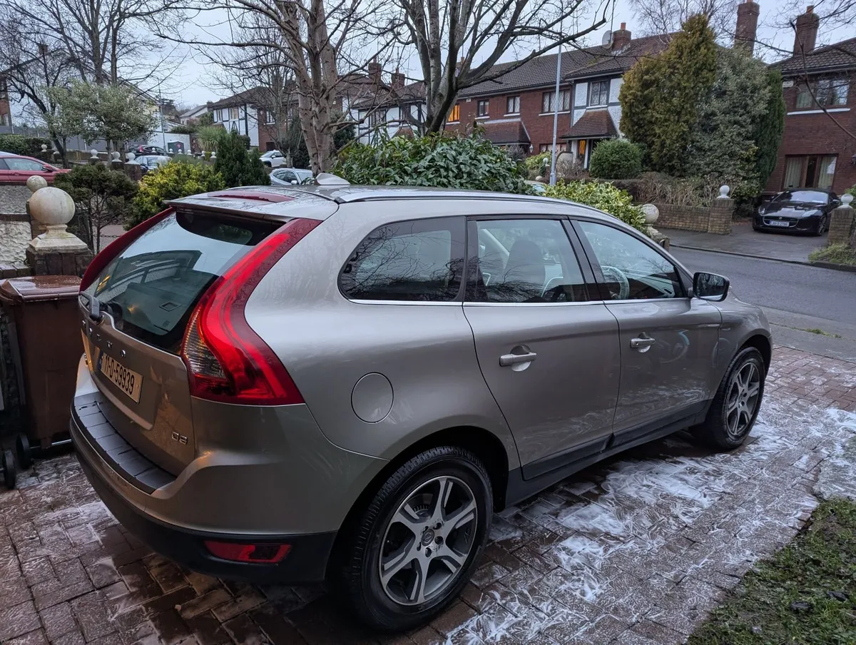 Volvo XC60 2011 - Image 2