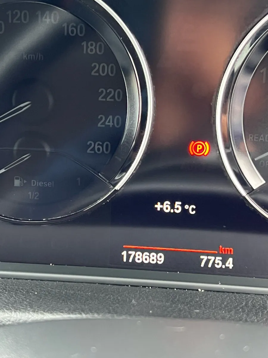 BMW 216 D 7 seater - Image 2