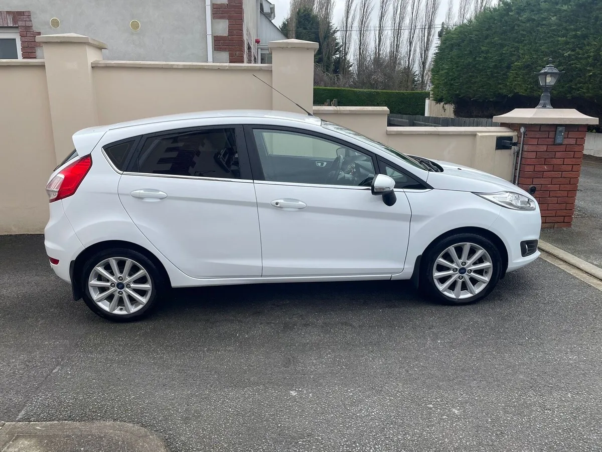 Ford Fiesta 1.25 Titanium - Image 2