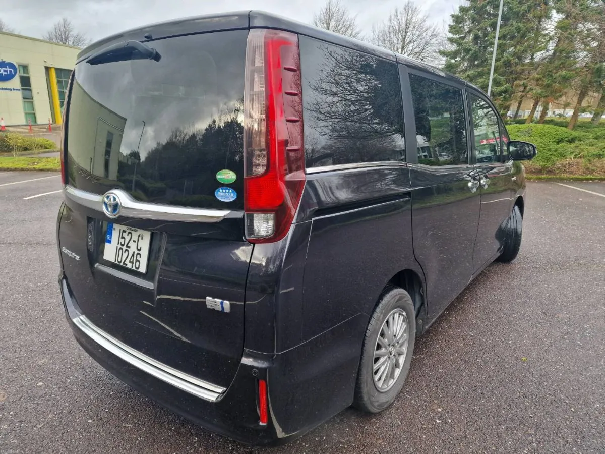 2015 Toyota Esquire.1.8L Hybrid 7seater 112k km - Image 4