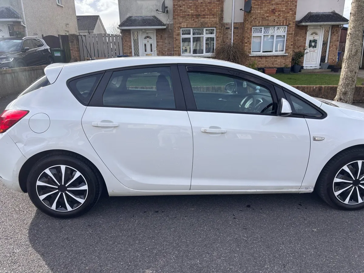 vauxhall Astra - Image 2