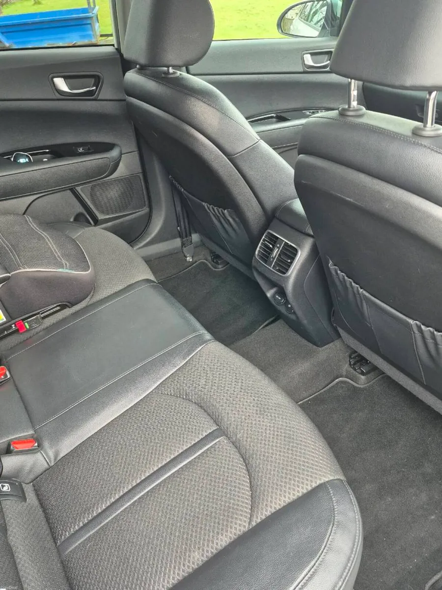 Kia Optima Sportswagon - Image 4