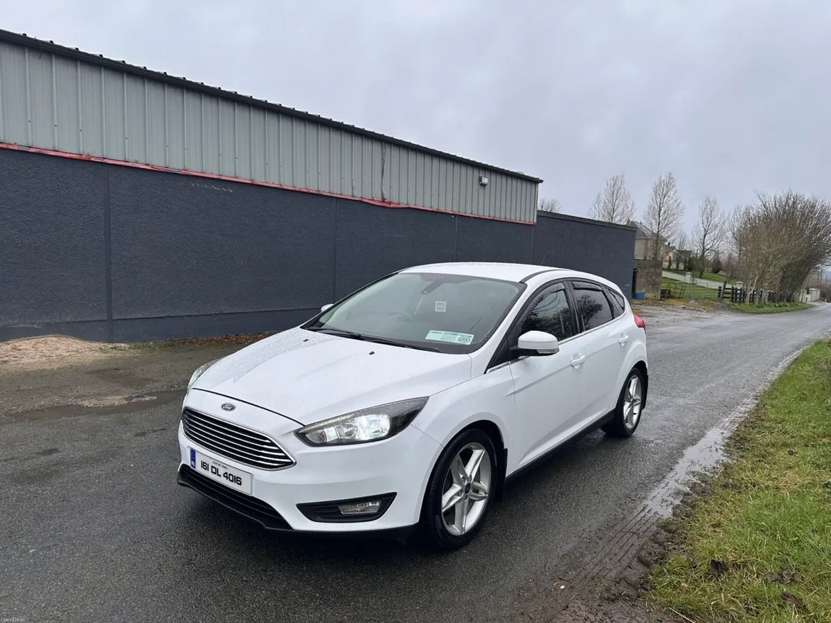 2016 Ford Focus Zetec  **ONE OWNER FROM NEW** - Image 3