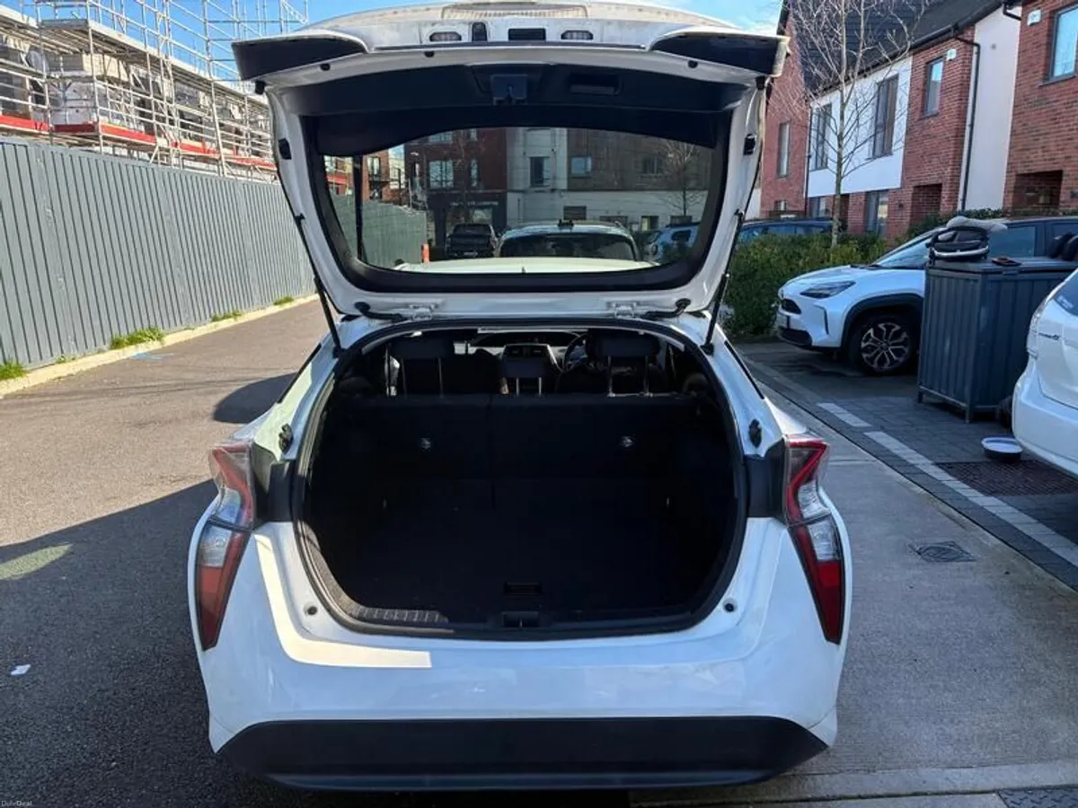 2017 Toyota Prius - Image 2