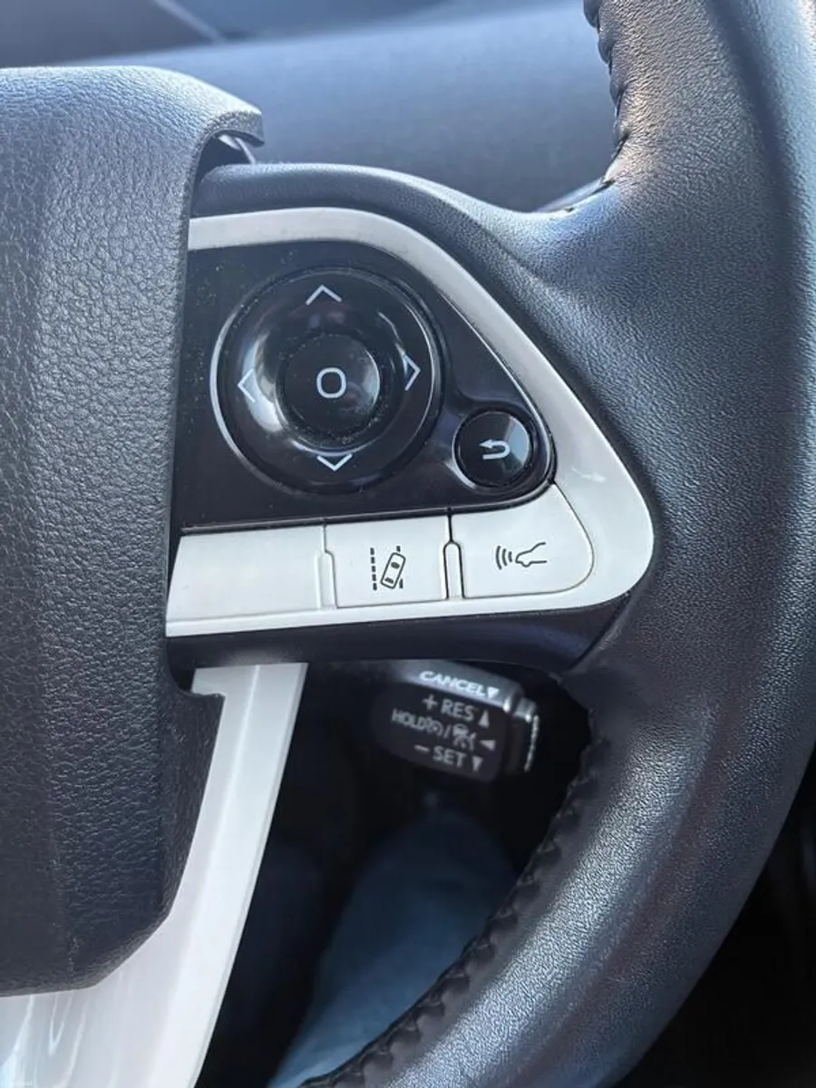 2017 Toyota Prius - Image 4