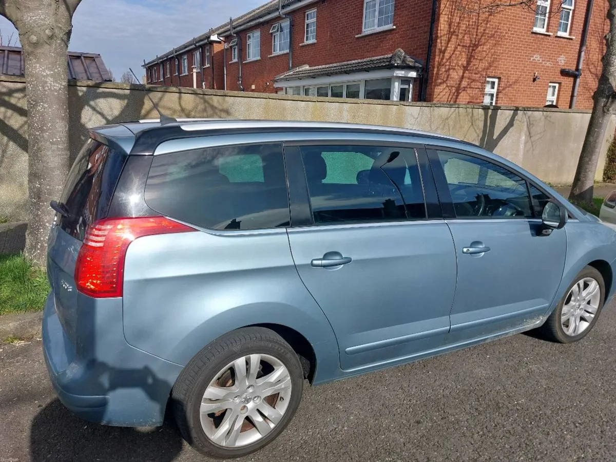 Peugeot 5008 2011 - Image 3