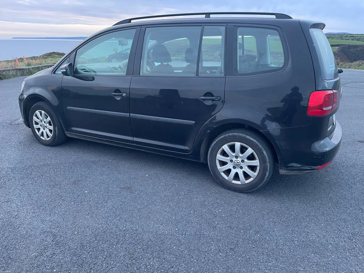 Volkswagen Touran - Image 2