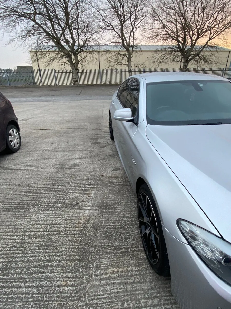 BMW 5-Series 2012 - Image 4