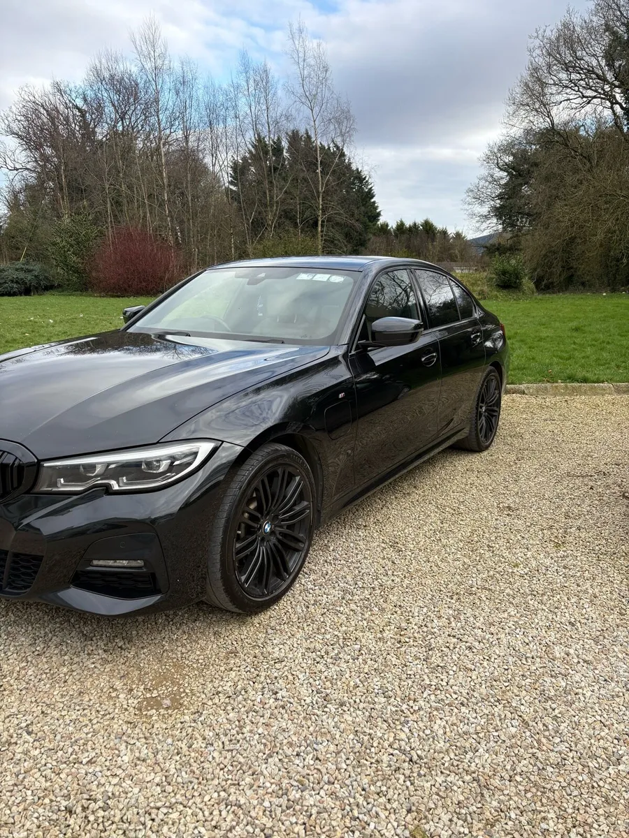 BMW 330e - Image 2