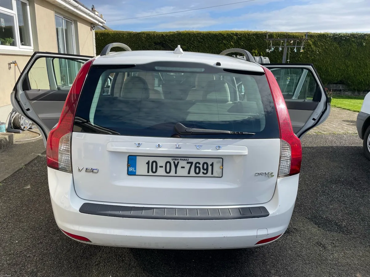Volvo V50 - Image 2