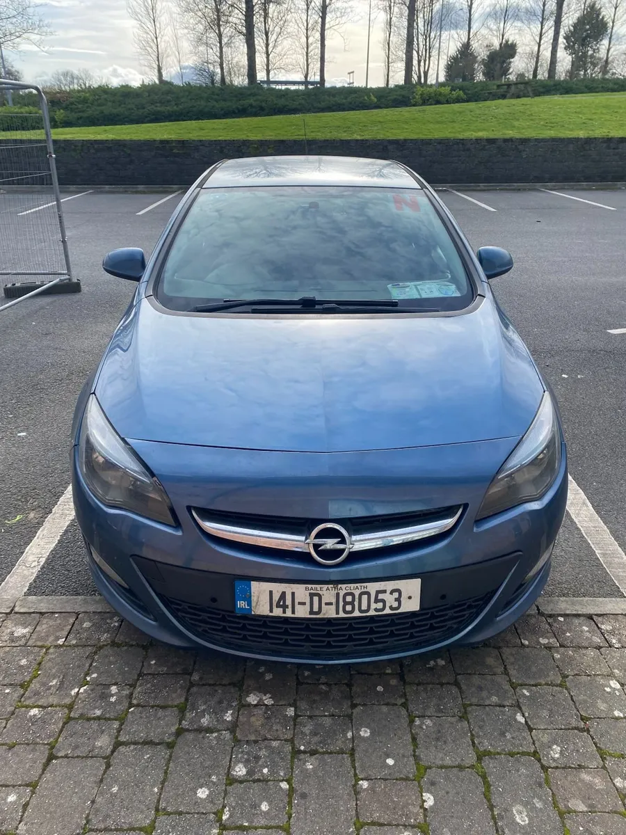 Opel Astra 2014 - Image 1