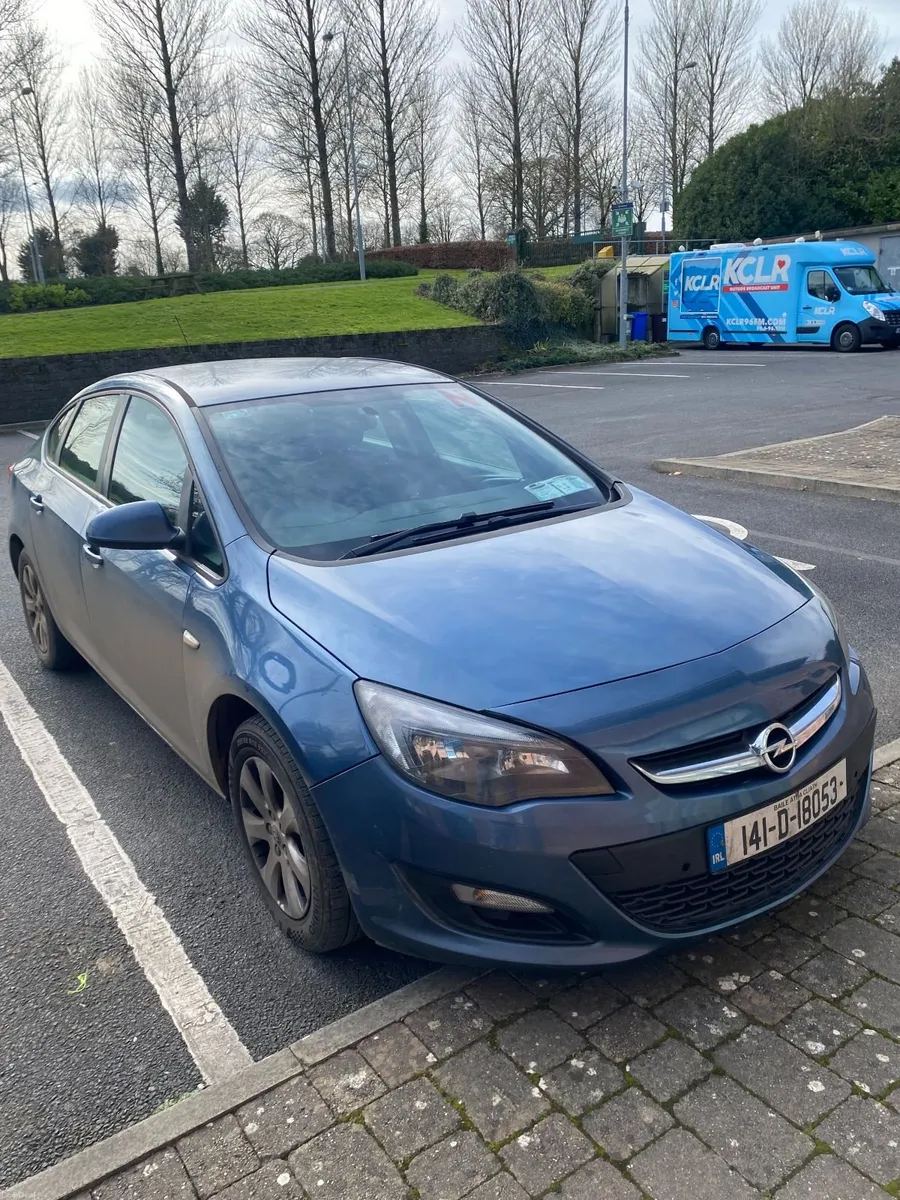 Opel Astra 2014 - Image 2