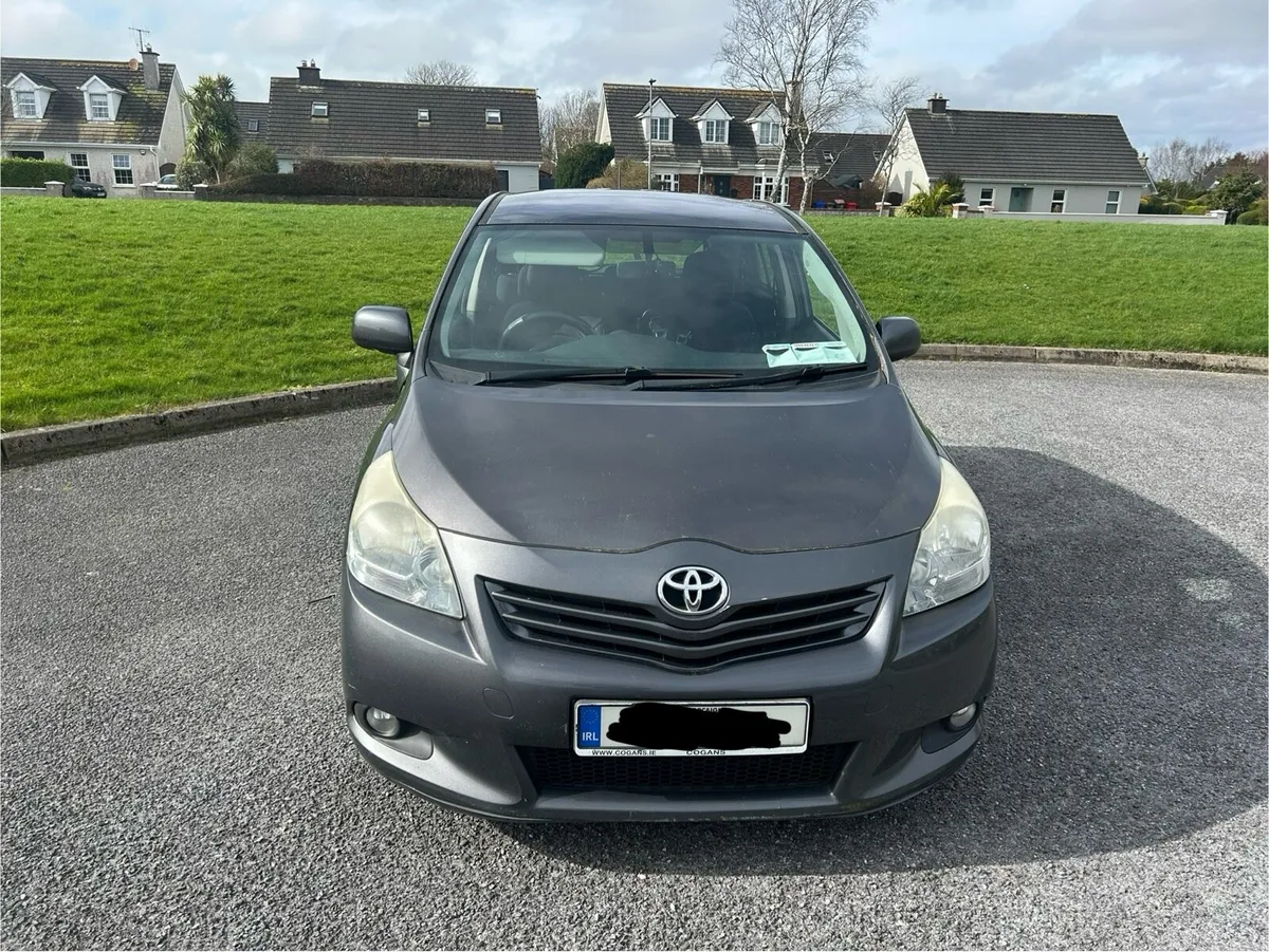 7 seater Toyota Verso 2011 - Image 1
