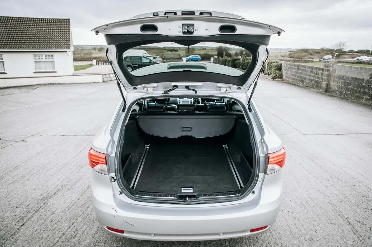 Toyota Avensis 2014 High spec - Image 3
