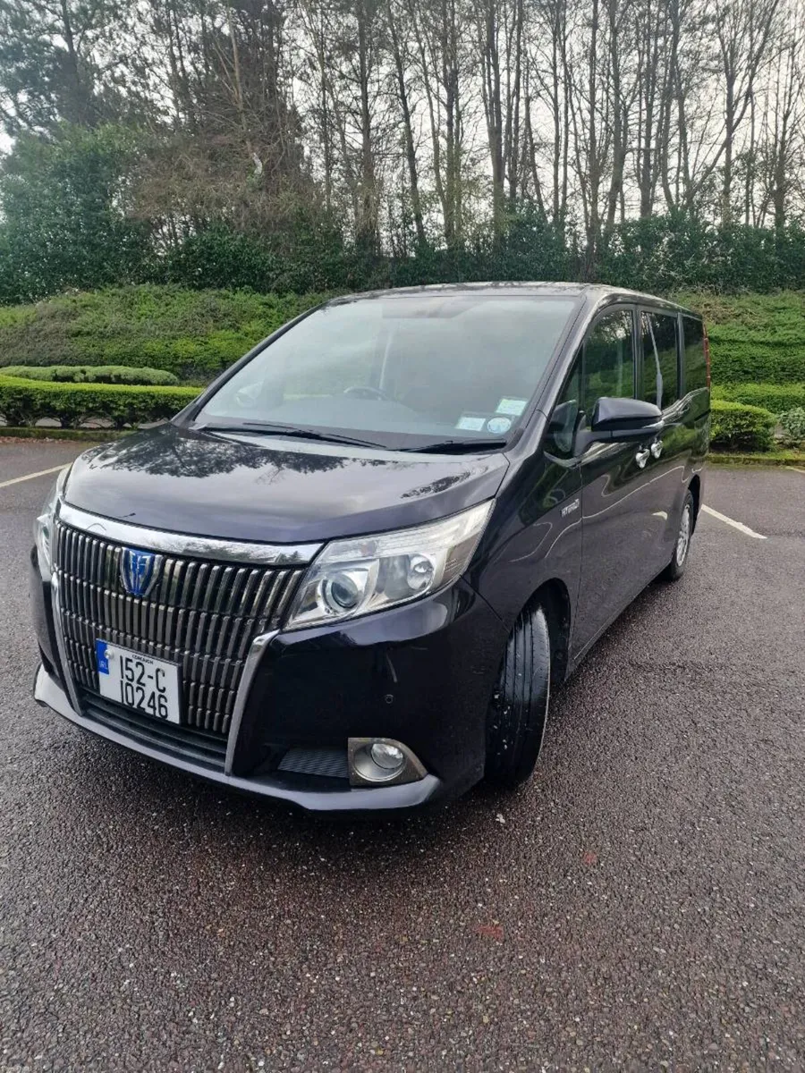 2015 Toyota Esquire.1.8L Hybrid 7seater 112k km - Image 1