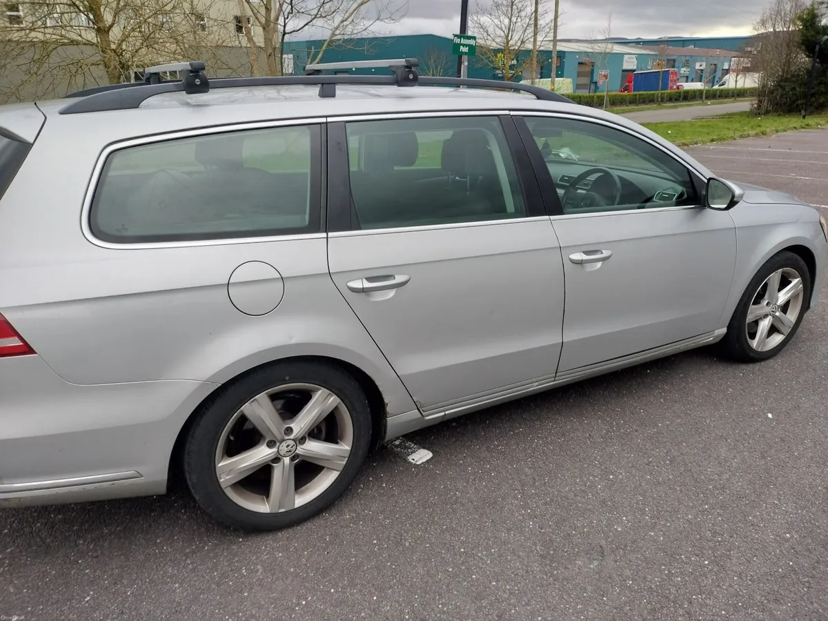 Volkswagen Passat 2011 - Image 4