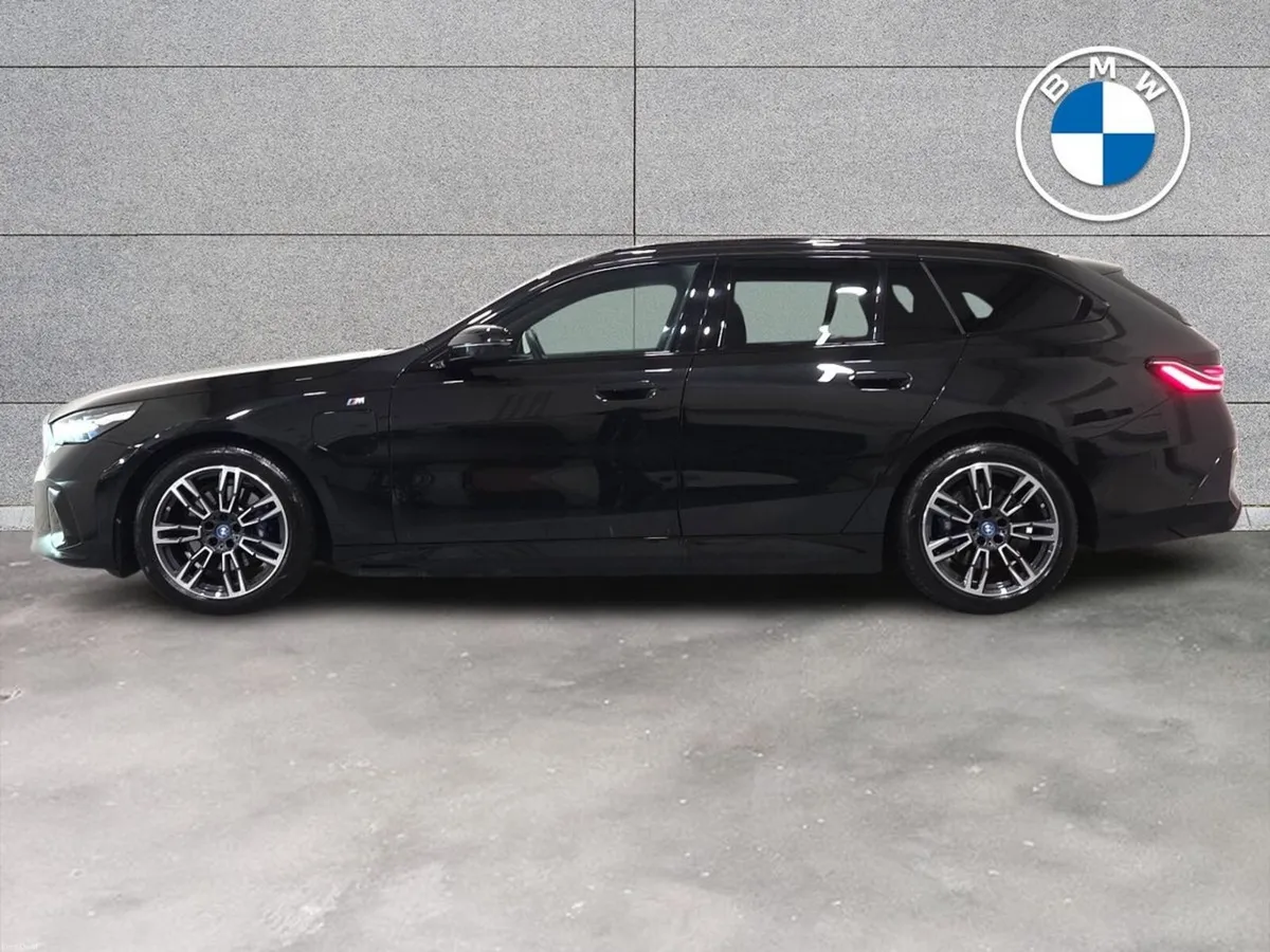 BMW 5-Series 530e M Sport Touring - Image 3