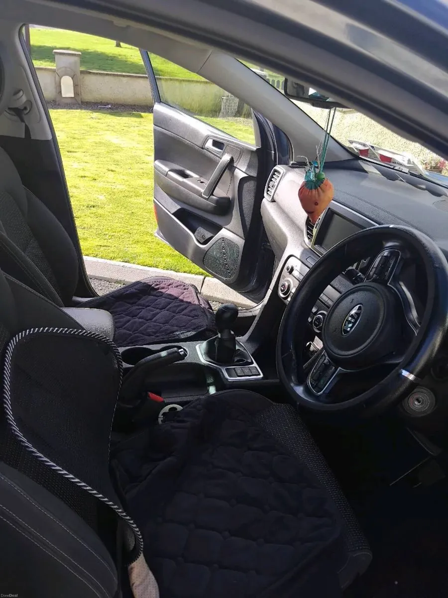 KIA SPORTAGE - Image 3