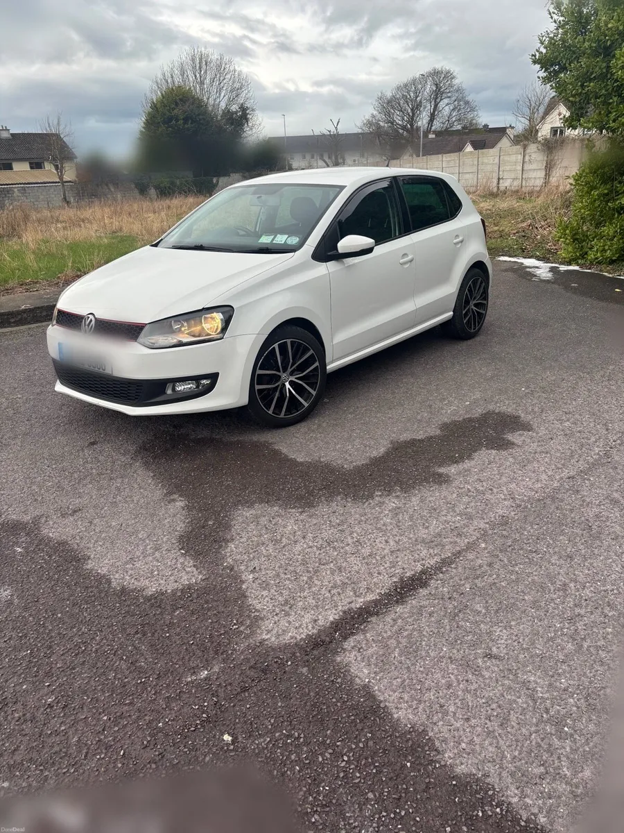 2012 Volkswagen Polo - Image 2