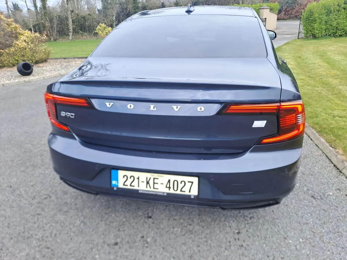 Volvo S90 2022 - Image 2