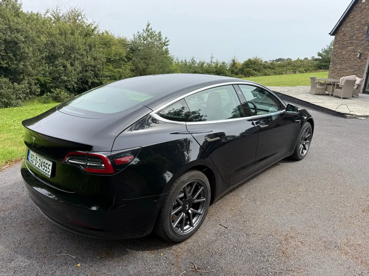 Tesla Model 3 - Image 2