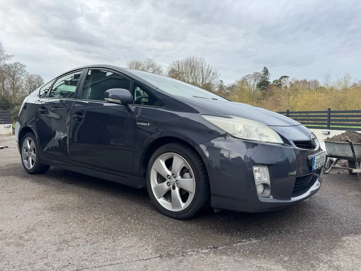 Toyota Prius T4 1.8 VVTI Hybrid - Image 3