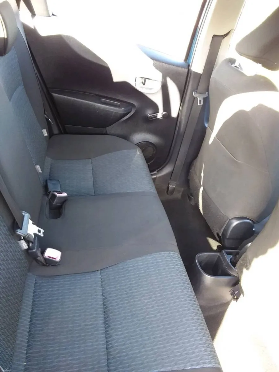 Toyota yaris - Image 6