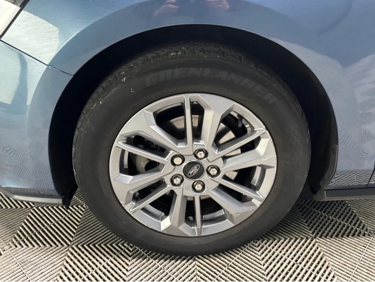 Ford Focus TITANIUM 5W 1.0T 125 S6. - Image 4