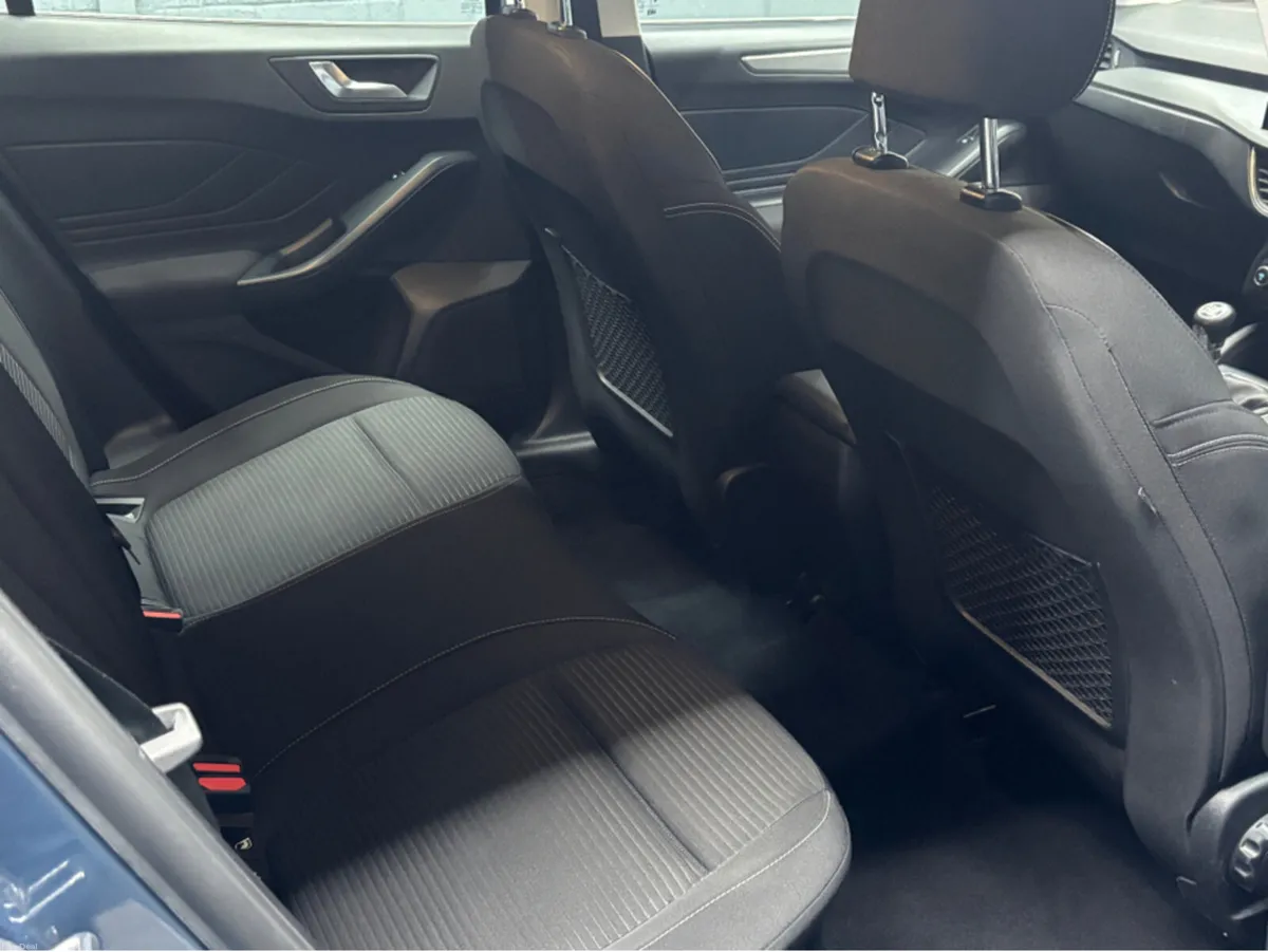 Ford Focus TITANIUM 5W 1.0T 125 S6. - Image 6