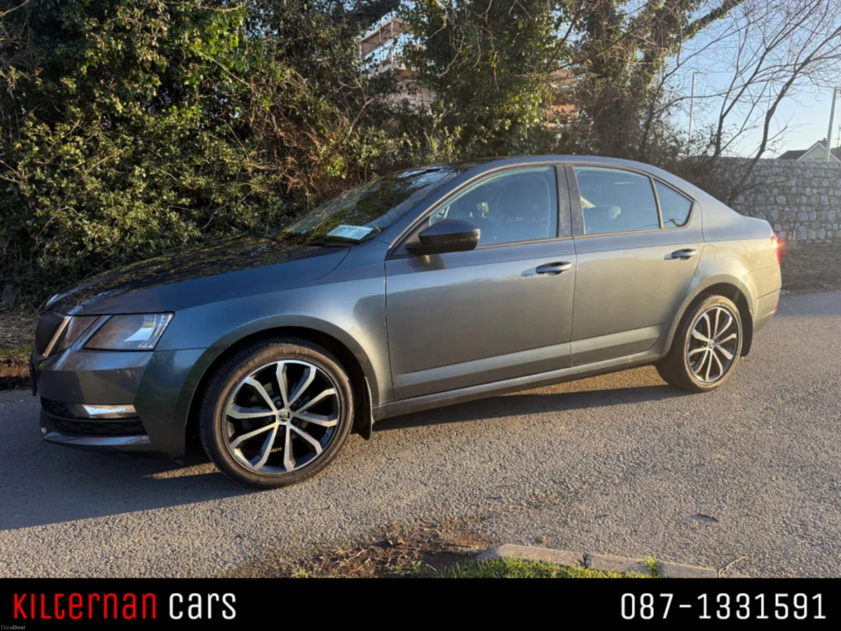 Skoda Octavia 1.6 Saloon mint condition - Image 4