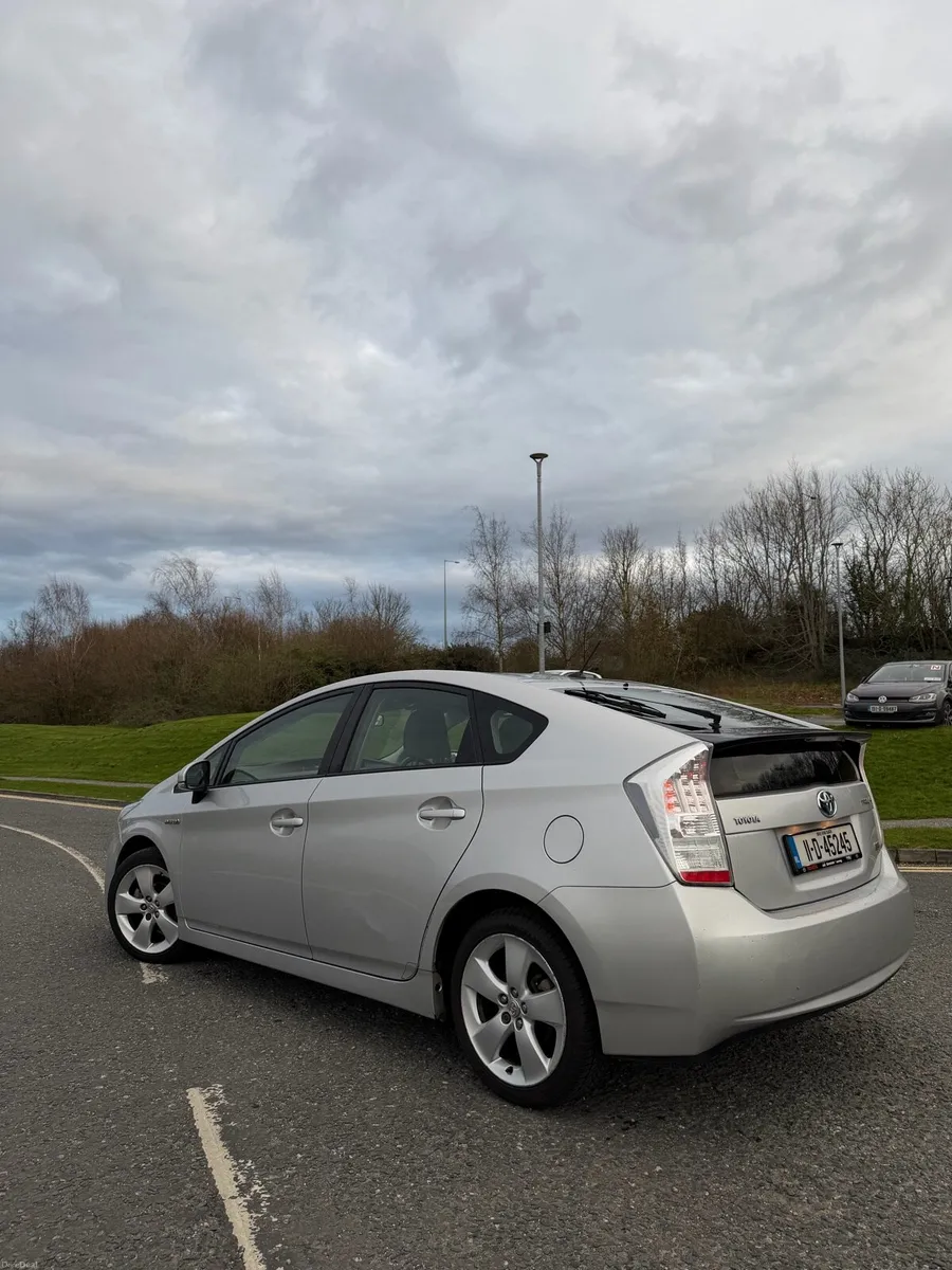 TOYOTA PRIUS 1.8 VVT-I T4 HYBRID 5DR AUTO - Image 3