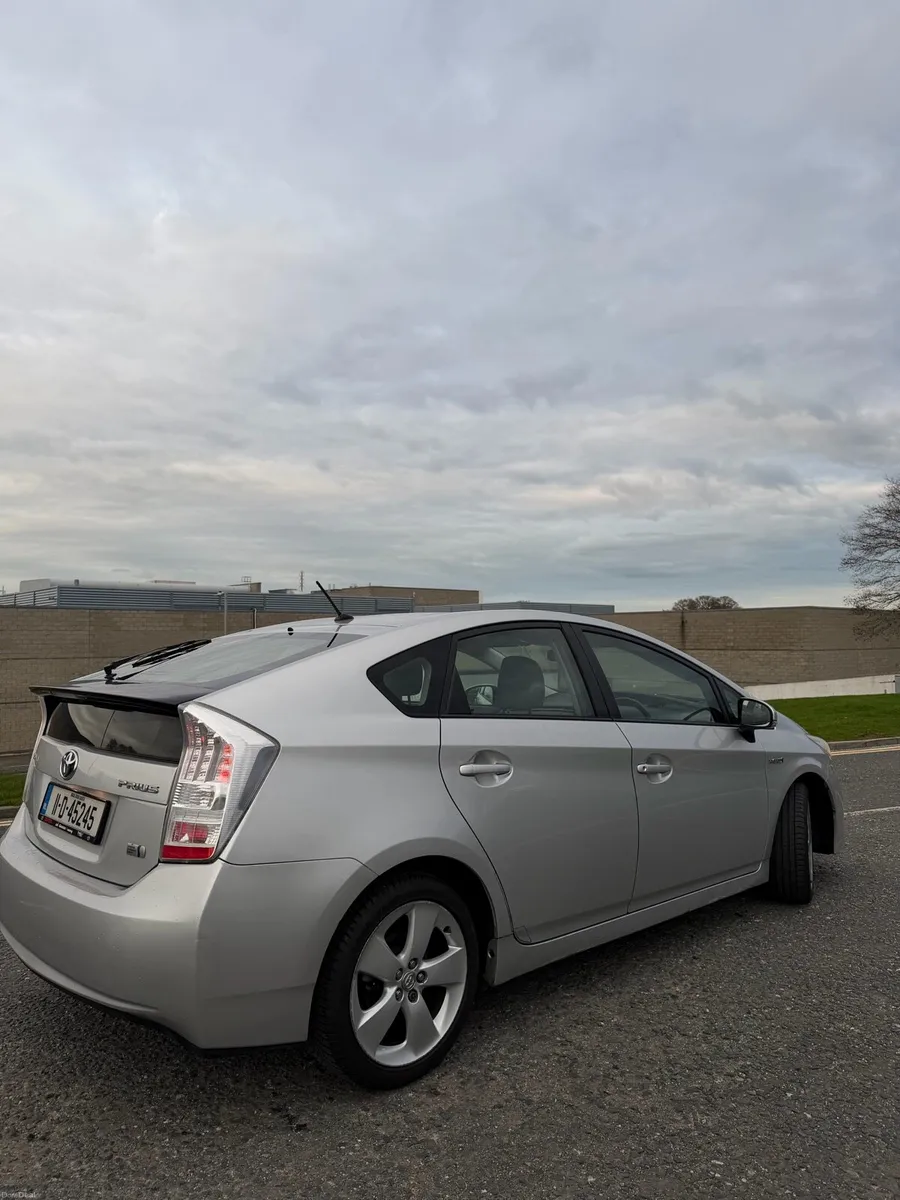 TOYOTA PRIUS 1.8 VVT-I T4 HYBRID 5DR AUTO - Image 4