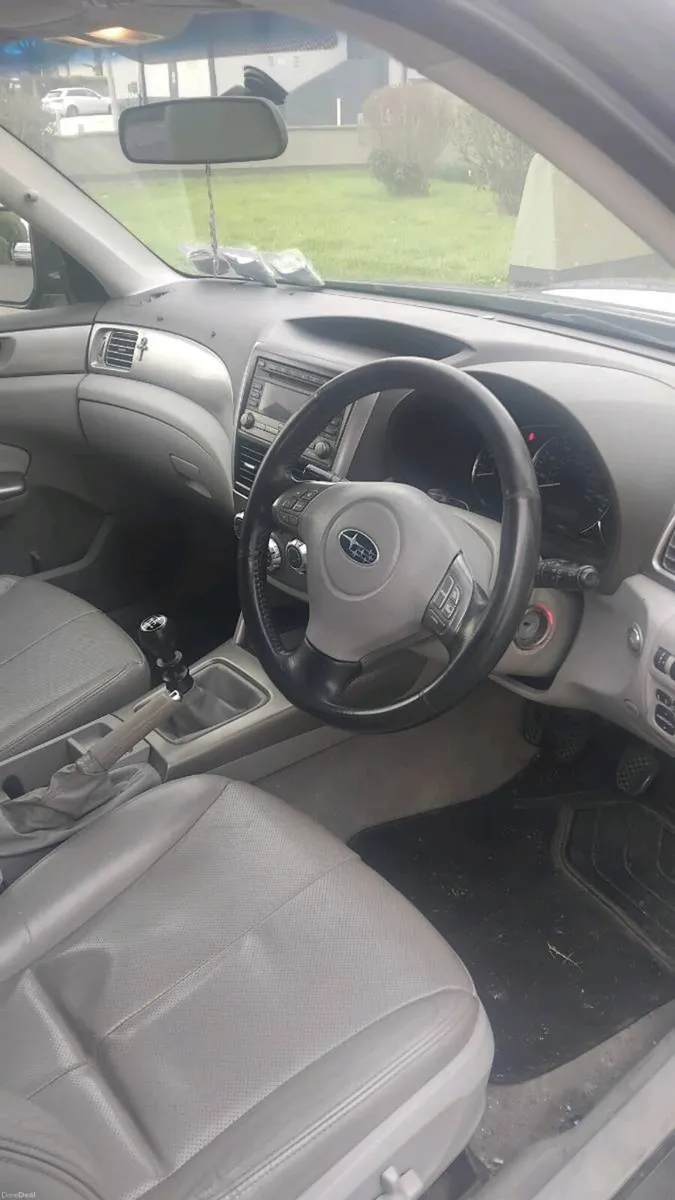 Subaru Forester 2010 2tr Diesel. - Image 4