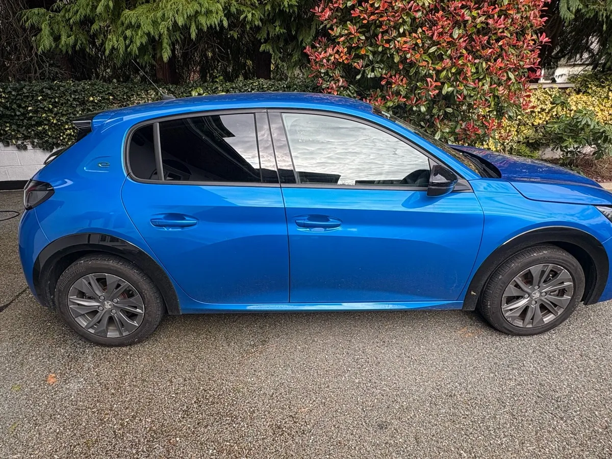 PEUGEOT 208 ALLURE PACK 136BHP 50 KWH 4DR - Image 2