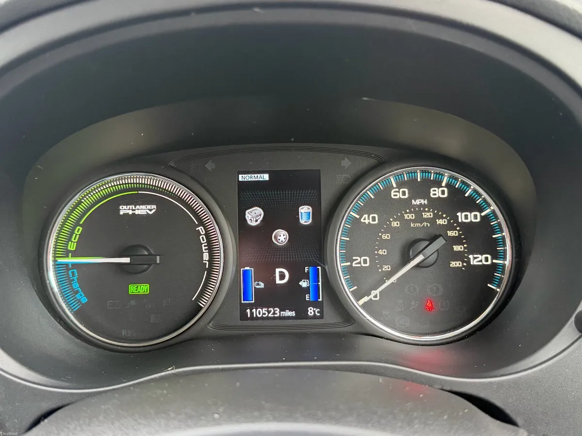 2017 Mitsubishi Outlander PHEV - Image 3