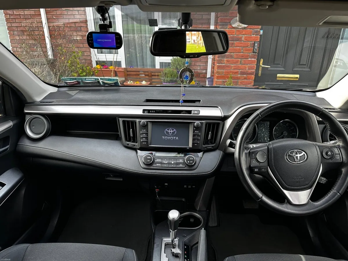 2016 Toyota RAV4 Hybrid - Image 3