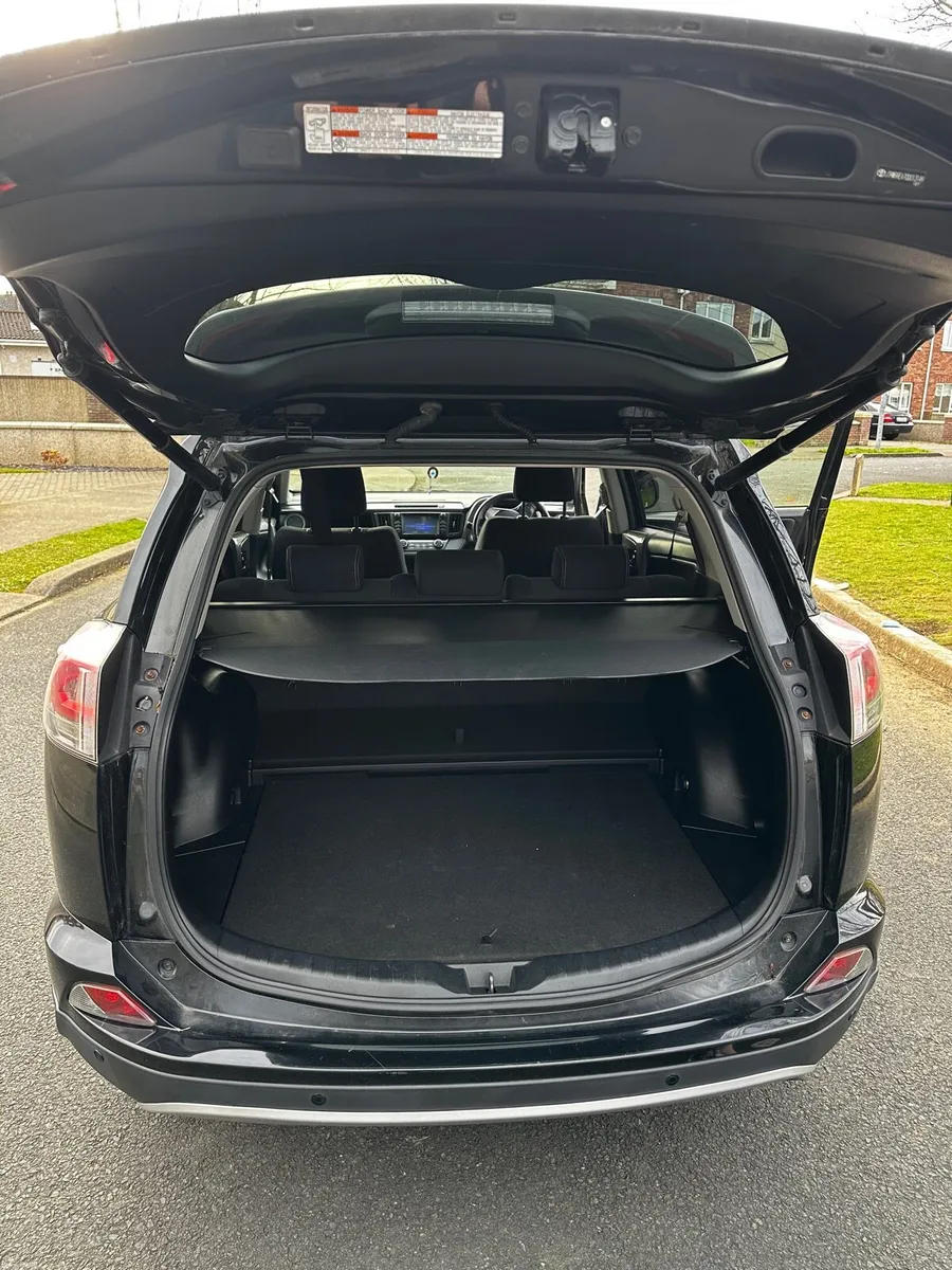 2016 Toyota RAV4 Hybrid - Image 4