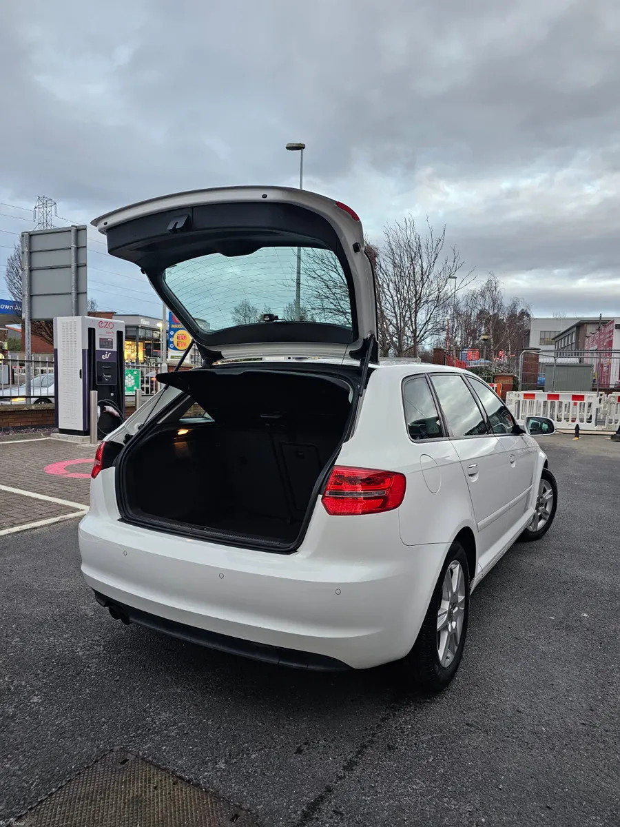 Audi A-3 2012 - Image 4