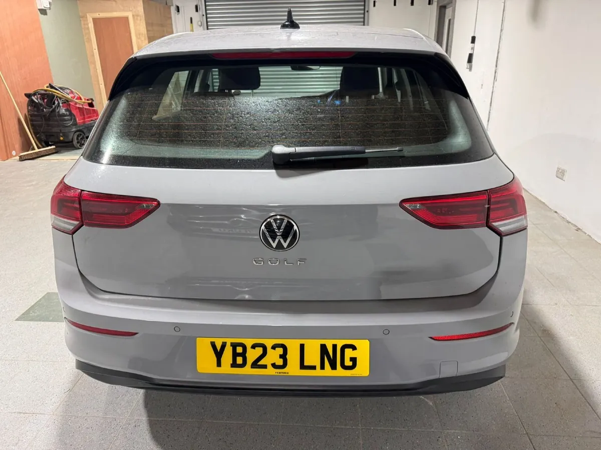 Volkswagen Golf 2023 - Image 2