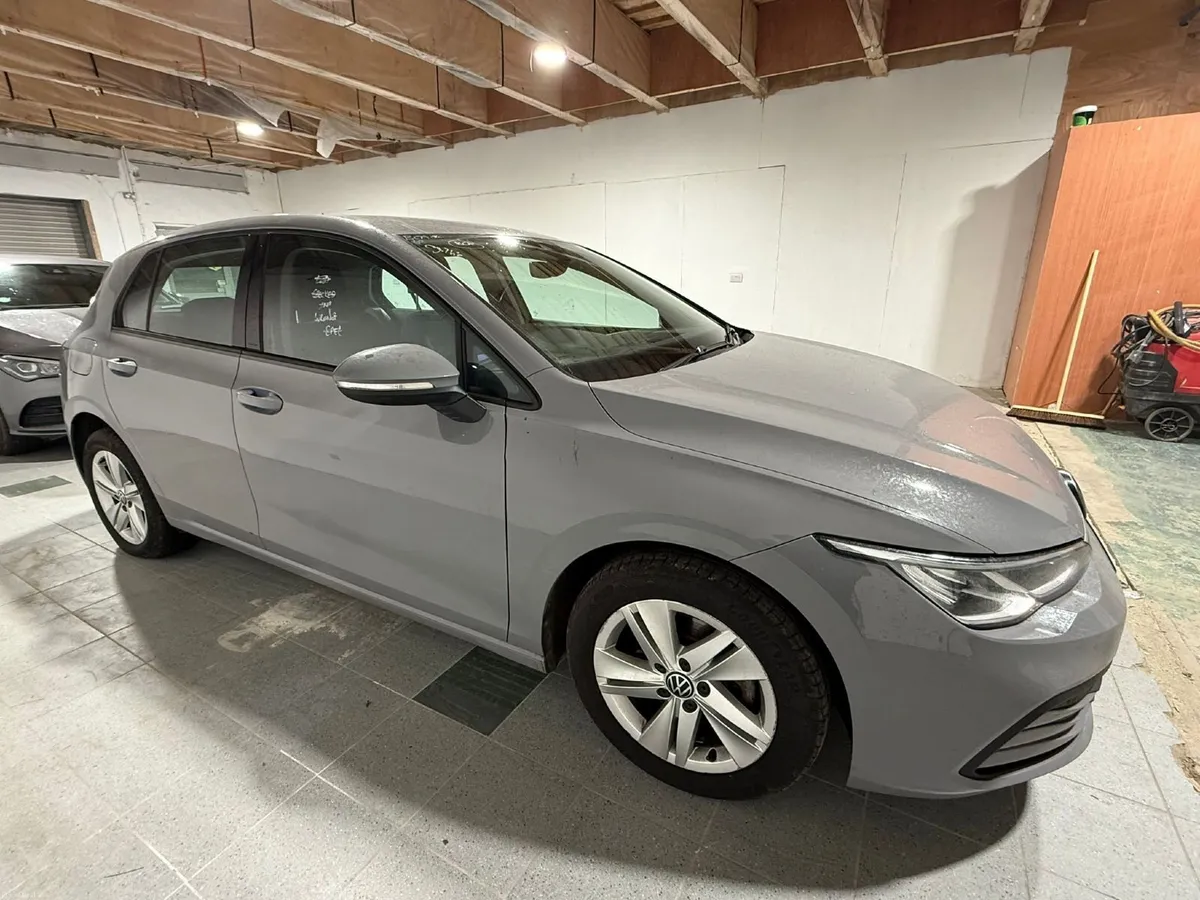 Volkswagen Golf 2023 - Image 3