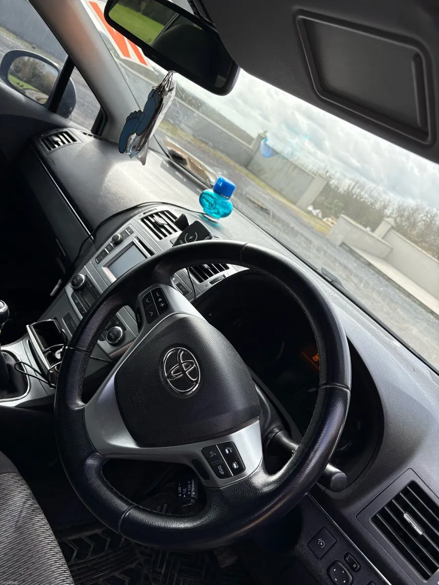 Toyota Avensis - Image 4